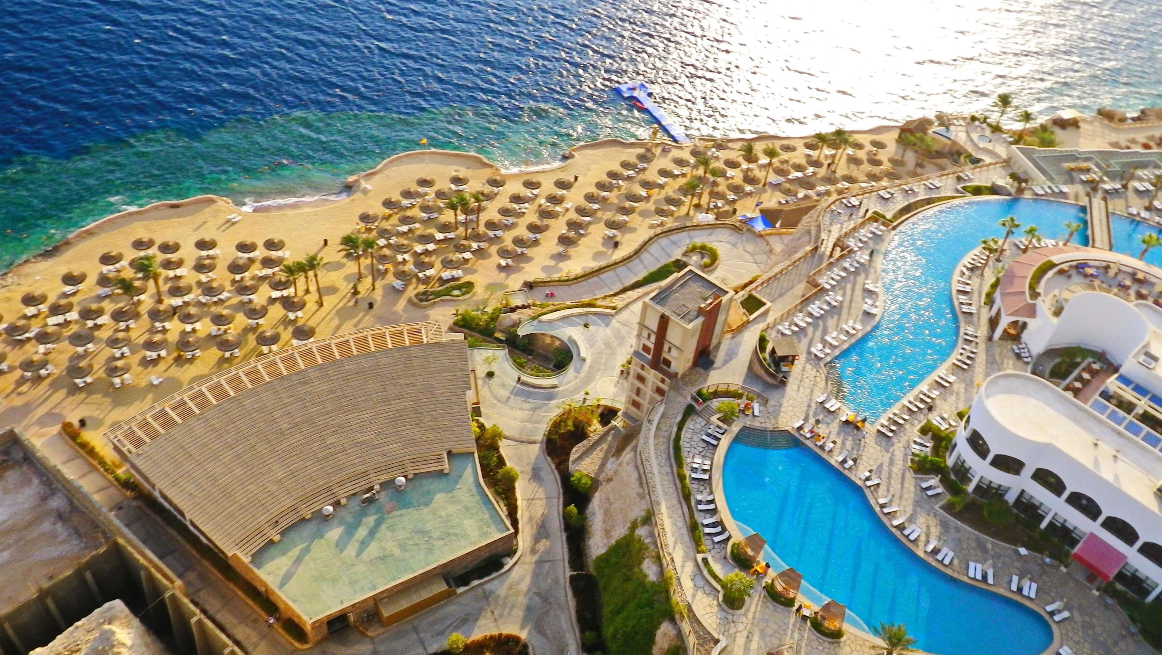 Reef Oasis Blue Bay Resort pool og dykkerområde